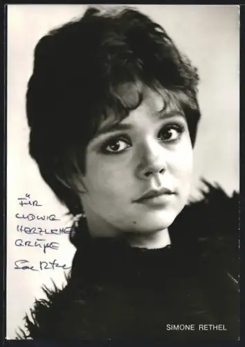 AK Schauspielerin Simone Rethel mit Kurzhaarfrisur, Autogramm