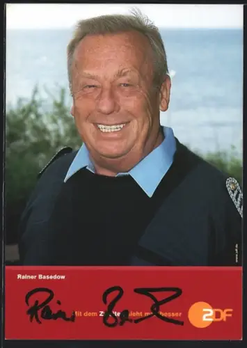 AK Schauspieler Rainer Basedow mit lächelndem Gesicht, Autogramm