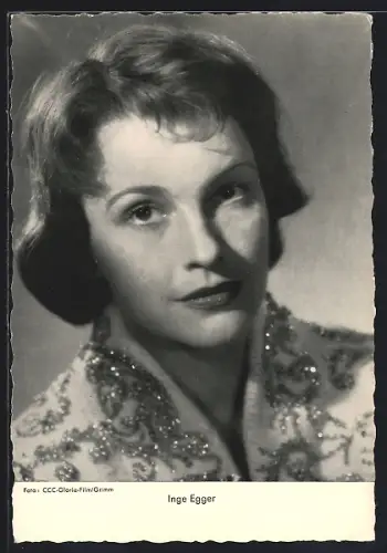 AK Schauspielerin Inge Egger mit nachdenklichem Gesichtsausdruck