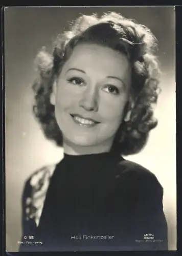 AK Schauspielerin Heli Finkenzeller lächelt