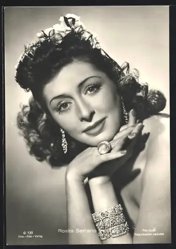 AK Schauspielerin Rosita Serrano mit Schmuck und Blumen im Haar