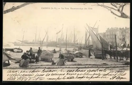 AK Cannes, Le Port, Racommodage des filets, Fischerinnern flicken Netze im Hafen