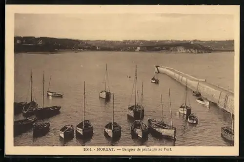 AK Morgat, Barques de pecheurs au Port