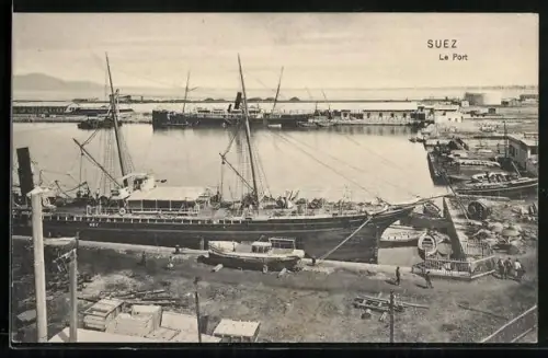 AK Suez, Le Port