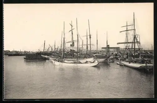 AK Valencia, Hafenpanorama mit Segelschiffen