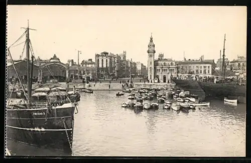 AK Valencia, Hafenpartie mit Stadtpanorama