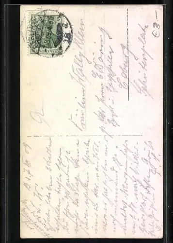 Foto-AK NPG Nr. 692/2: Lächelnde Frau im gelben Kleid