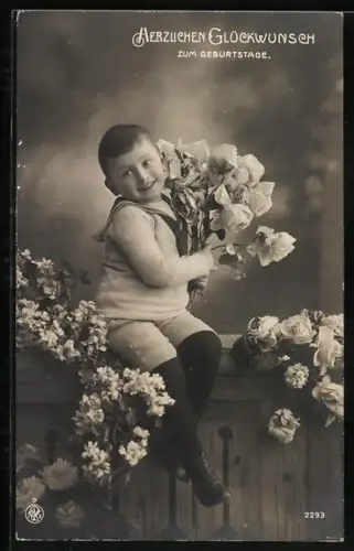 Foto-AK NPG Nr. 2293: Junge im Matrosenhemd mit Rosen, Geburtstagsgruss
