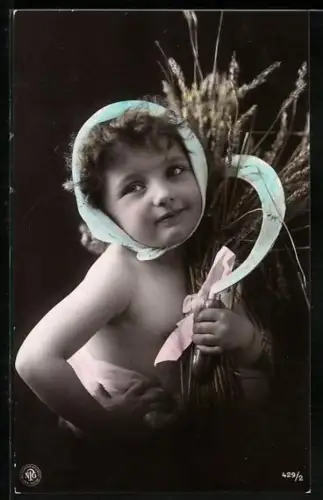 Foto-AK NPG Nr. 429/2: Kind mit Ähren und Sichel