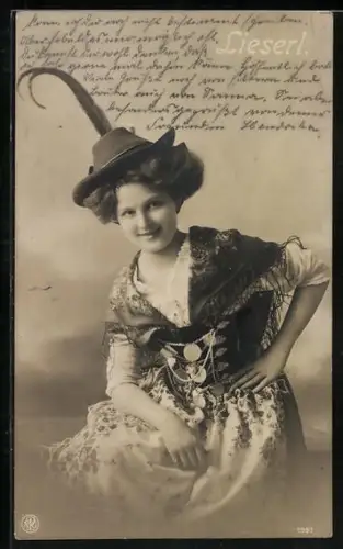 Foto-AK NPG Nr. 1997: Lieserl in Trachtenkleidung