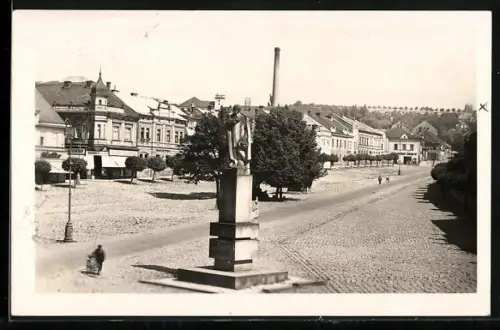 AK Horice v Podkrk, Strassenpartie mit Denkmal