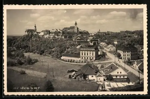 AK Nove Mesto, Panorama mit Strassenpartie