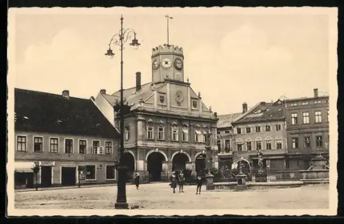 AK Police nad Metuji, Namestí