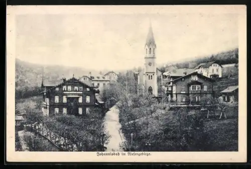 AK Johannisbad im Riesengebirge, Strassenpartie mit Kirche