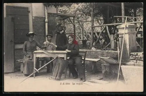 AK Le Repos, Schweizer Bauern in Volkstracht