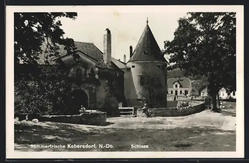 AK Kobersdorf /N.-Do., Schloss mit Blick auf Häuser