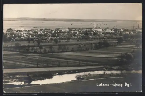 AK Lutzmannsburg /Bgl., Gesamtansicht mit Gewässer