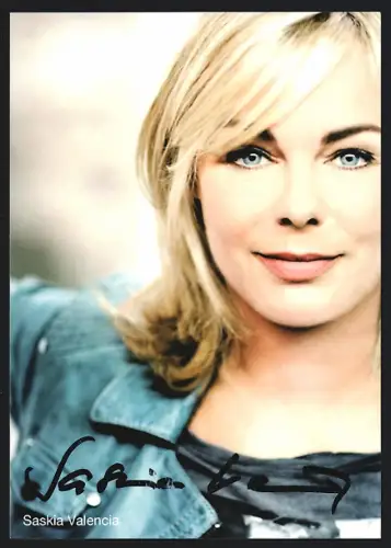 AK Schauspielerin Saskia Valencia in Jeansjacke, Autograph