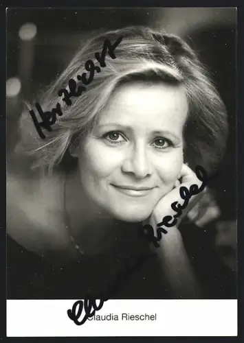 AK Schauspielerin Claudia Rischel im Porträt, Autograph