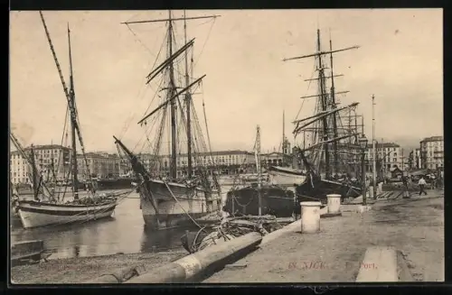 AK Nice, Le Port