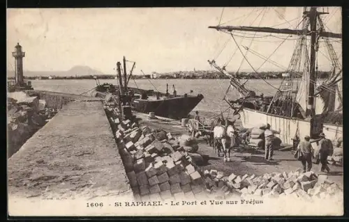 AK St. Raphael, Le Port et Vue sur Frejus