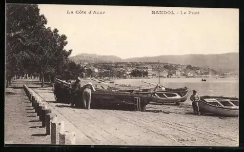 AK Bandol, Le Port
