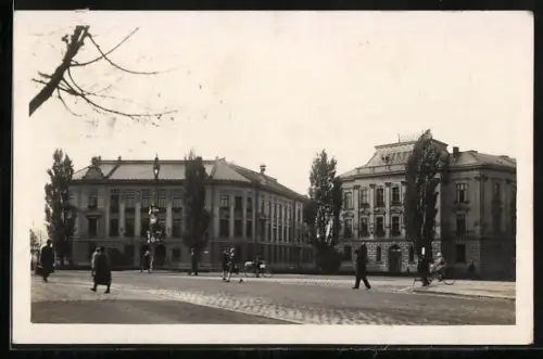 AK Hradec Králové, Obchoni akademie a ucitelsky ustav