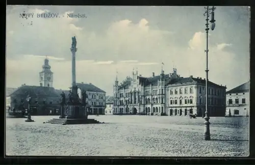 AK Novy Bydzov, Namesti, Denkmal auf dem Marktplatz