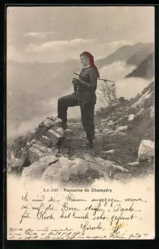 AK Champéry, Schweizerin auf einem Berg