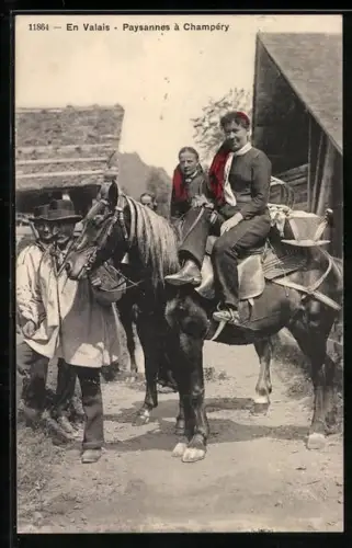 AK En Valais, Paysannes a Champery, Volkstypen aus der Schweiz mit Pferden