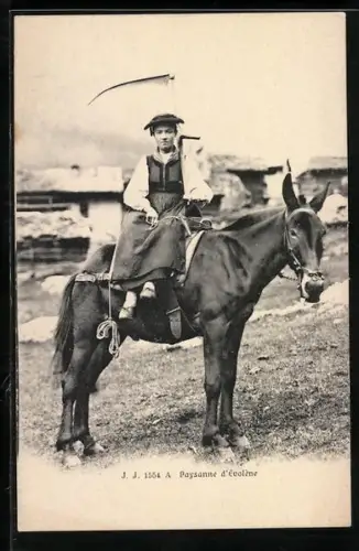 AK Evolene, Paysanne, Bäuerin auf einem Pferd sitzend