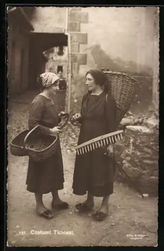 AK Tessin, Costume Ticinese, Zwei Frauen mit Körben