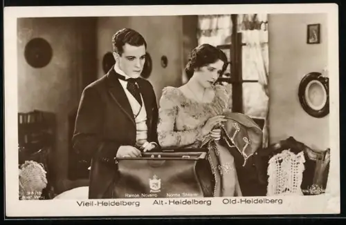 AK Filmszene Alt-Heidelberg, Norma Shearer packt die Koffer für Ramon Novarro