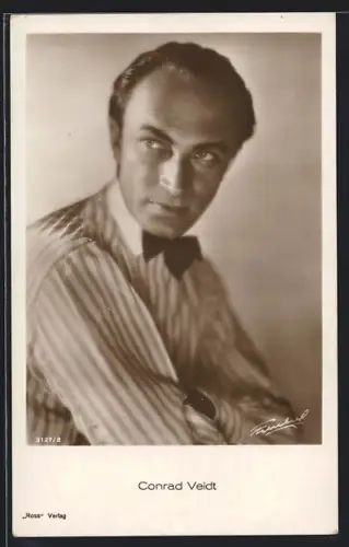 AK Schauspieler Conrad Veidt im gestreiften Hemd