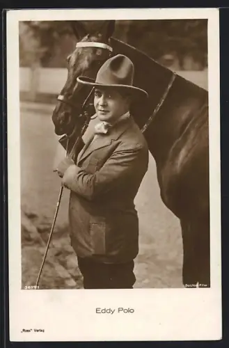 AK Schauspieler Eddy Polo posiert mit Pferd und Hut