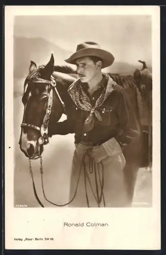 AK Schauspieler Ronald Colman als Cowboy mit Pferd