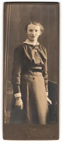 Fotografie Julius Grusche, Neugersdorf, Porträt einer Dame