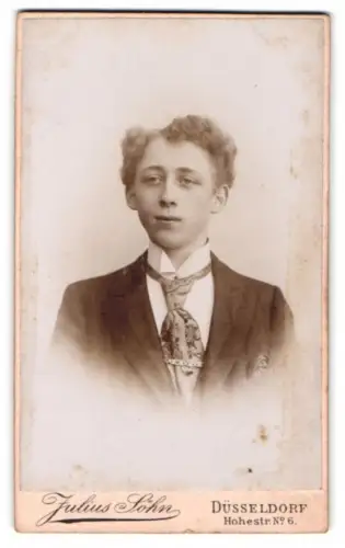 Fotografie Julius Söhn, Düsseldorf, Hohe Str. 6, Porträt eines jungen Mannes