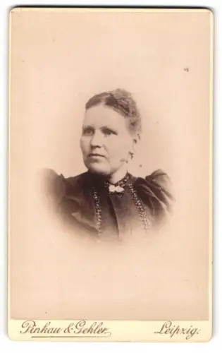Fotografie Pinkau & Gehler, Leipzig, Turnerstrasse 11, Portrait einer Dame