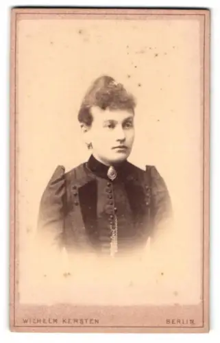 Fotografie Wilhelm Kersten, Berlin, Krausen-Str. 40, Porträt einer jungen Frau
