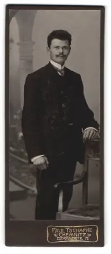 Fotografie Paul Tschapke, Chemnitz, Zschopauerstr. 79, Porträt eines eleganten Herrn