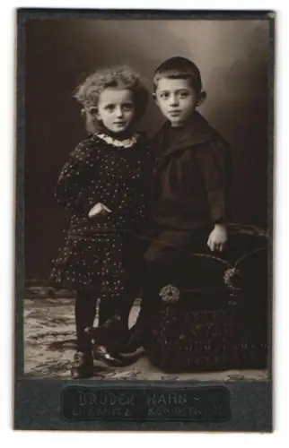 Fotografie Brüder Hahn, Chemnitz, Königstrasse 21, Zwei Kinder in festlicher Kleidung
