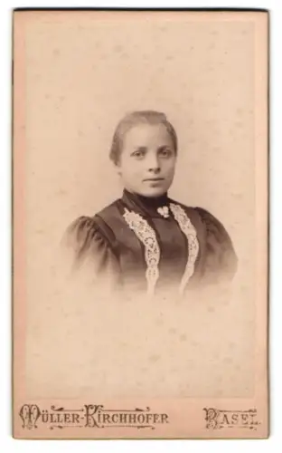 Fotografie Müller-Kirchhofer, Basel, Clarastrasse 5, Portrait einer Frau