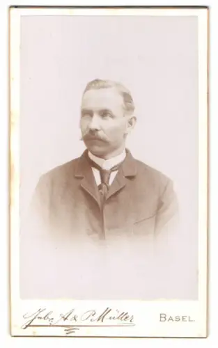 Fotografie A. & P. Müller, Basel, Steinenthorberg, Porträt eines Herrn mit Schnurrbart