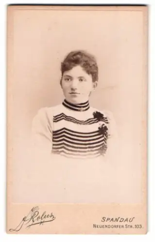 Fotografie J. Rolus, Spandau, Neuendorfer Str. 103, Porträt einer Frau