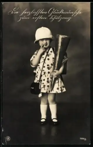 Foto-AK NPG Nr. 7936/5: Kleines Mädchen mit Schultüte, Glückwunsch zum ersten Schulgang