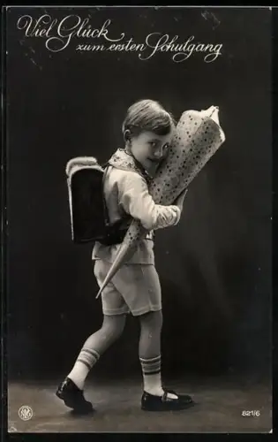 Foto-AK NPG Nr. 821/6: Knabe mit Tornister u. Schultüte, Glückwunsch zum ersten Schulgang
