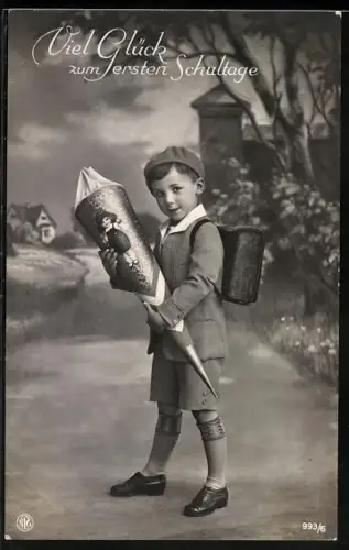 Foto-AK NPG Nr. 993/6: Knabe mit Tornister u. Schultüte, Strassenkulisse, Glückwunsch zum ersten Schultag