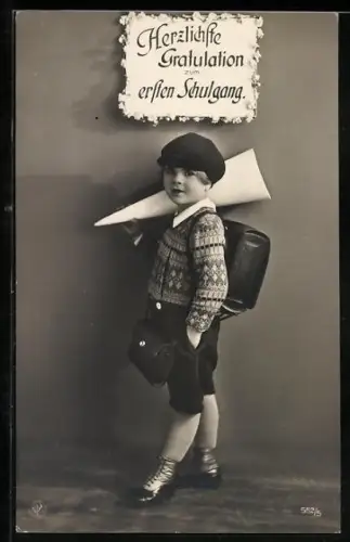 Foto-AK NPG Nr. 552/5: Kind mit Schirmmütze, Tornister u. Schultüte, Glückwunsch zum ersten Schulgang