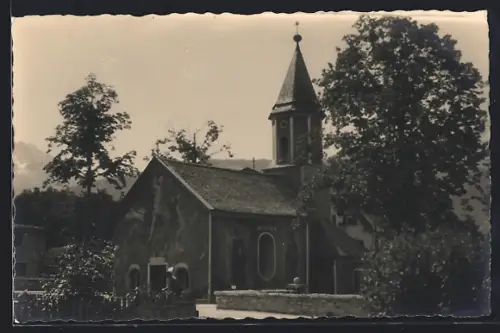 Foto-AK Partenkirchen, St. Sebastianskapelle mit Wandmalerei der Apokalyptischen Reiter